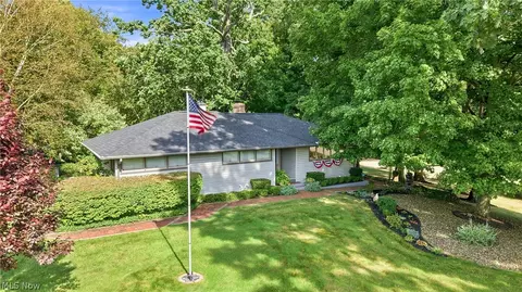1850 Price Rd, Youngstown, OH 44509