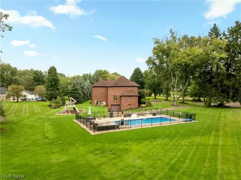 Exterior - 1280 Grenada Dr NE, Canton, OH 44714 photo 10 of 11