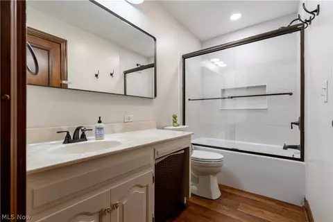 Bath - 1280 Grenada Dr NE, Canton, OH 44714 photo 5 of 6
