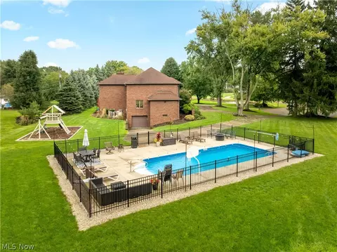 Exterior - 1280 Grenada Dr NE, Canton, OH 44714 photo 9 of 11