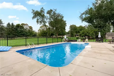 Exterior - 1280 Grenada Dr NE, Canton, OH 44714 photo 5 of 11