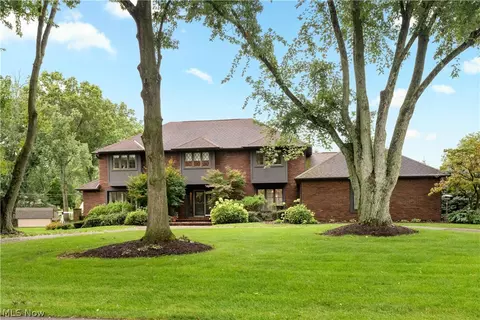 Exterior - 1280 Grenada Dr NE, Canton, OH 44714 photo 2 of 11