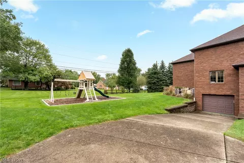 Exterior - 1280 Grenada Dr NE, Canton, OH 44714 photo 4 of 11
