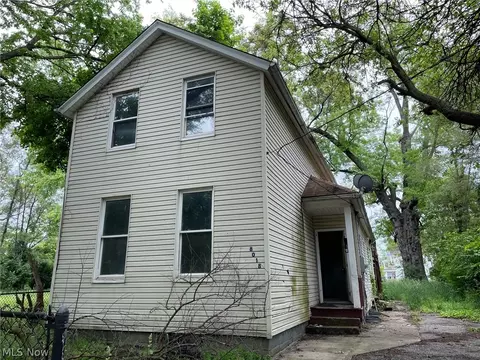 8018 Platt Ave, Cleveland, OH 44104