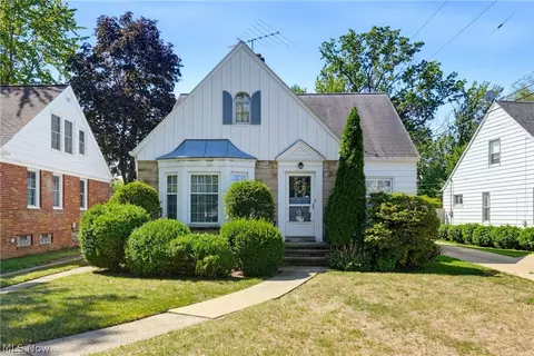 15717 Munn Rd, Cleveland, OH 44111