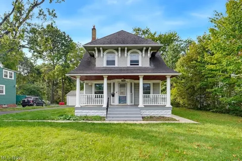 17930 Chagrin Blvd, Shaker Heights, OH 44122