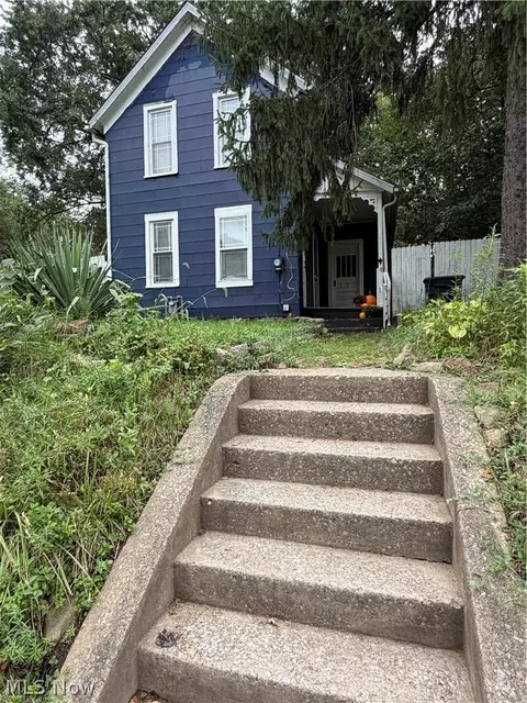 131 W Miller Ave, Akron, OH 44301