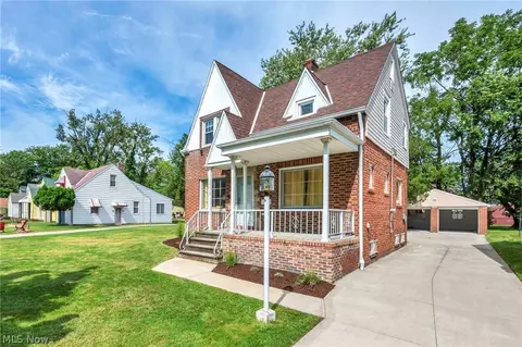 19413 Ridgewood Ave, Warrensville Heights, OH 44122