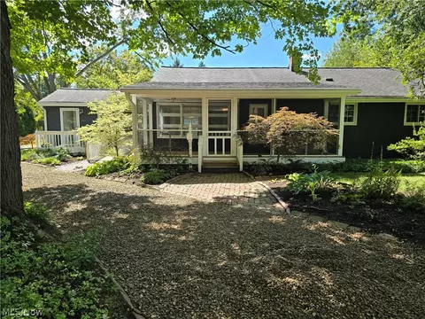 1800 Liberty Dr, Akron, OH 44313