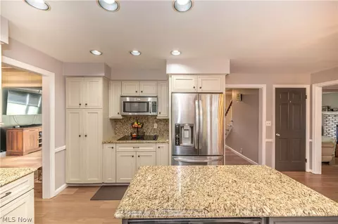 Kitchen - 6793 Tanglewood Dr, Boardman, OH 44512 photo 3 of 3
