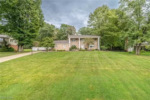 6793 Tanglewood Dr, Youngstown, OH 44512 photo 3