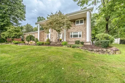 6793 Tanglewood Dr, Youngstown, OH 44512 photo 2
