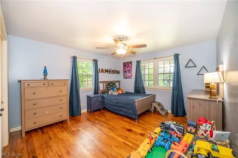 Bedroom - 6793 Tanglewood Dr, Boardman, OH 44512 photo 9 of 12