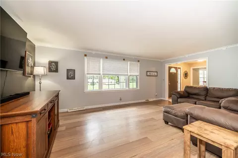 6793 Tanglewood Dr, Youngstown, OH 44512 photo 9