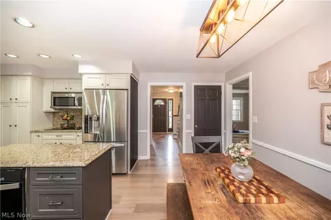 Entry Way - 6793 Tanglewood Dr, Boardman, OH 44512 photo 1 of 7