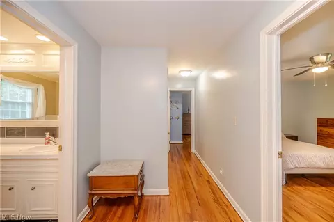 Entry Way - 6793 Tanglewood Dr, Boardman, OH 44512 photo 5 of 7