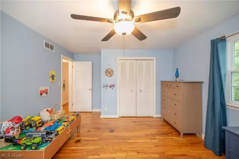 Bedroom - 6793 Tanglewood Dr, Boardman, OH 44512 photo 8 of 12