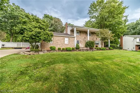 6793 Tanglewood Dr, Youngstown, OH 44512 photo 4