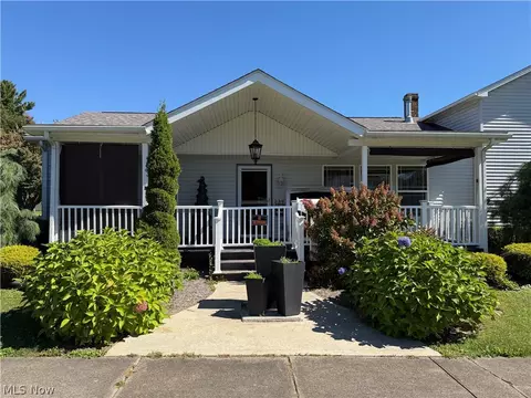 239 Oak St, Leetonia, OH 44431