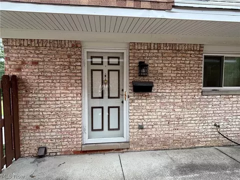 6474 Concord Dr #5, Parma, OH 44134
