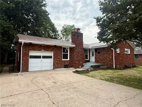3402 Broad St, Parkersburg, WV 26104