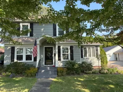 925 4th St NW, New Philadelphia, OH 44663