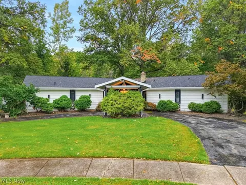 12402 Padua Dr E, North Royalton, OH 44133