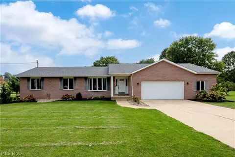 9887 Fox Knoll Dr, Orrville, OH 44667