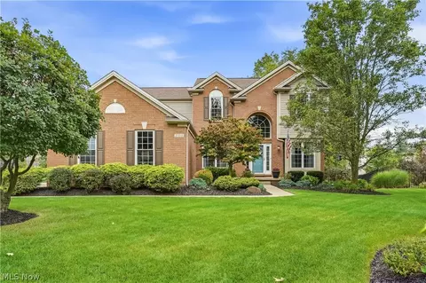 27212 Perry Cir, Olmsted Twp, OH 44138