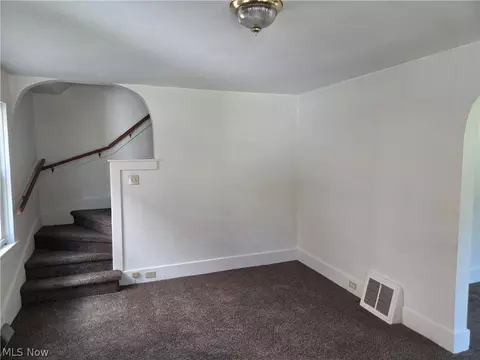 442 Garfield St, Struthers, OH 44471 photo 2