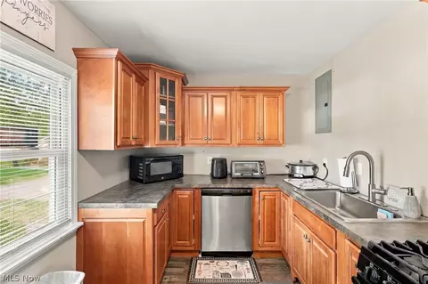 Kitchen - 1875 Perth Rd, Madison, OH 44057 photo 2 of 5