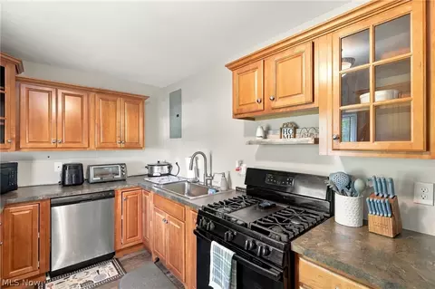 Kitchen - 1875 Perth Rd, Madison, OH 44057 photo 4 of 5
