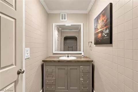 Bath - 1875 Perth Rd, Madison, OH 44057 photo 1 of 4