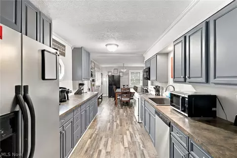 Entry Way - 1875 Perth Rd, Madison, OH 44057 photo 3 of 3