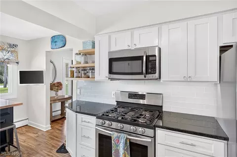 Kitchen - 35755 Solon Rd, Solon, OH 44139 photo 3 of 4