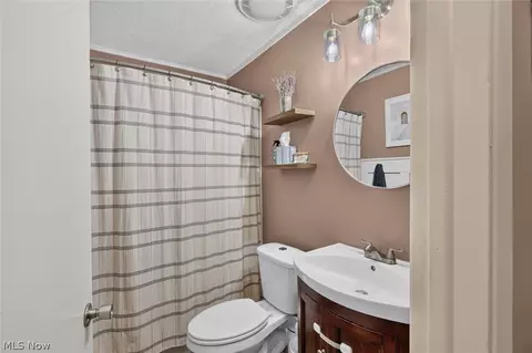 Bath - 166 Pinewood Dr, Elyria, OH 44035 photo 1 of 2