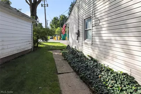 Exterior - 166 Pinewood Dr, Elyria, OH 44035 photo 15 of 15