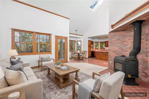 Living - 3126 Cliffside Dr, Akron, OH 44321 photo 4 of 5