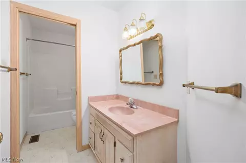 Bath - 3126 Cliffside Dr, Akron, OH 44321 photo 3 of 3