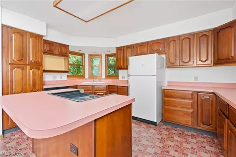 Kitchen - 3126 Cliffside Dr, Akron, OH 44321 photo 2 of 3