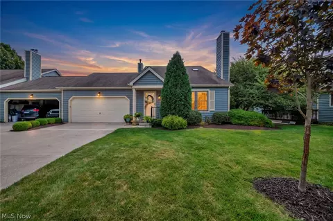 19 Pond Dr, Rocky River, OH 44116