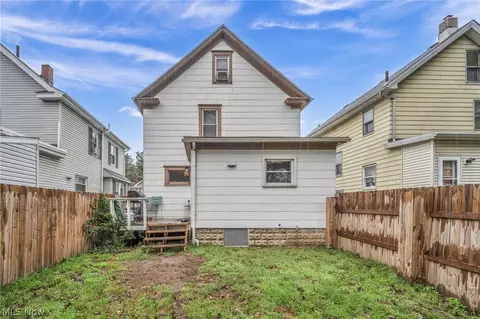 Exterior - 174 Harold St, Akron, OH 44310 photo 5 of 8