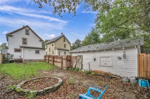 Exterior - 174 Harold St, Akron, OH 44310 photo 6 of 8