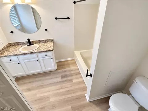 Bath - 405 Baldwin Rd, Akron, OH 44312 photo 3 of 4