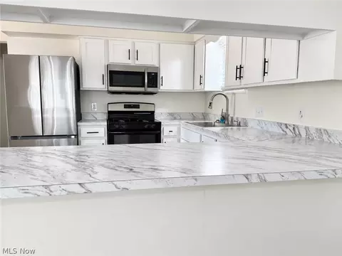 Kitchen - 405 Baldwin Rd, Akron, OH 44312 photo 4 of 4