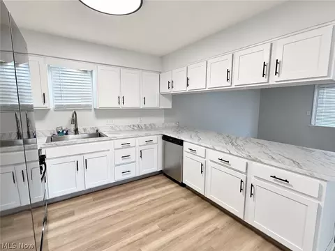 Kitchen - 405 Baldwin Rd, Akron, OH 44312 photo 1 of 4