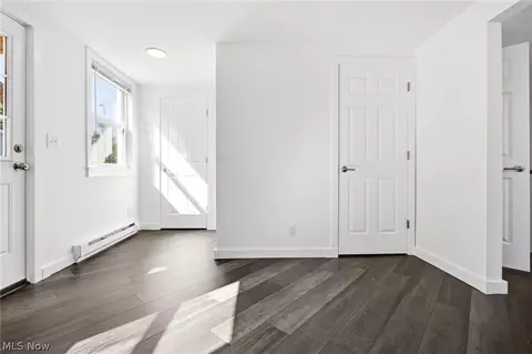 Entry Way - 40 Eagle St, Madison, OH 44057 photo 3 of 6