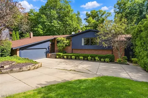 19718 Deer Run Ln, Strongsville, OH 44149