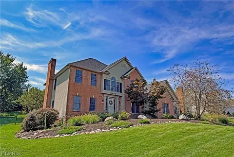 8498 Yorkshire St NW, Massillon, OH 44646