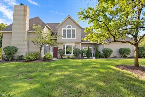 50 Haskell Dr, Bratenahl, OH 44108